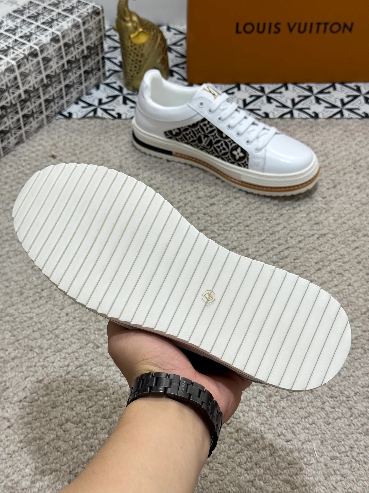 Men's shoes 💰400 [New style] 🌂🌂Top original order - Louis Vuitton®️ Trendy and fashionable yet low-key men's casual shoes, uppers made of cowhide leather stitched with LV special canvas presbyopia, comfortable and breathable, mesh lining, original rubber outsole, 2 colors optional~a must-have for stylish men. Size: 38-44 (45 customized
